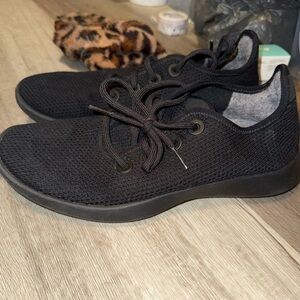 Allbirds tennis shoes